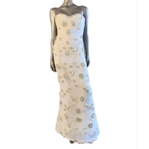 □$9,000 OSCAR DE LA RENTA IVORY SILK CRYSTAL BEAD PEARL RUNWAY GOWN US M
